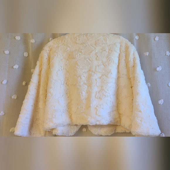 Haani bridal cream faux fur cropped capelet shawl 2XL EUC - Picture 6 of 6